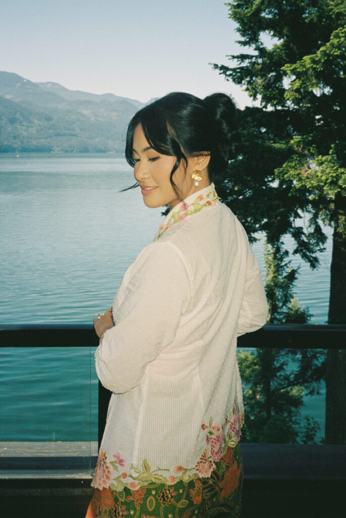 The lodge on harrison lake wedding photographer